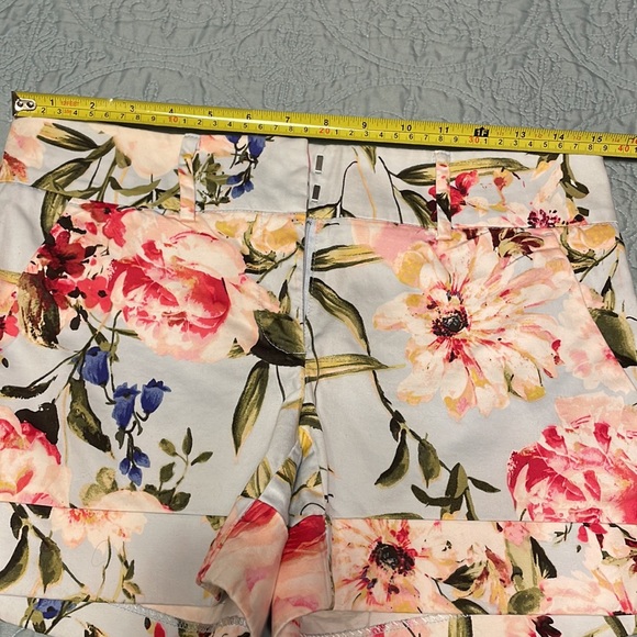 New York and Co Floral Shorts - Picture 6 of 6